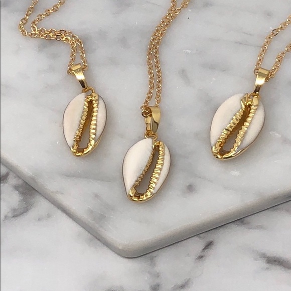 SOLD OUT 14K plate Cowrie Necklace - Picture 2 of 4